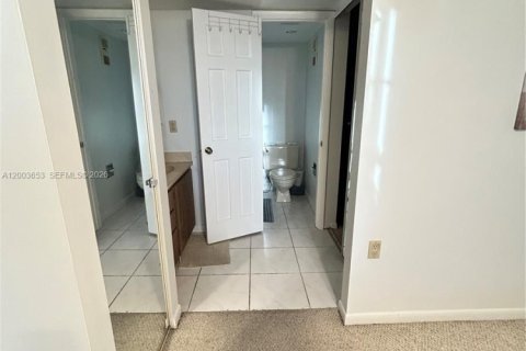 Condo in Davie, Florida, 2 bedrooms  № 2068223 - photo 6