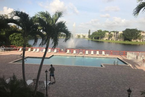 Condo in Davie, Florida, 2 bedrooms  № 2068223 - photo 13