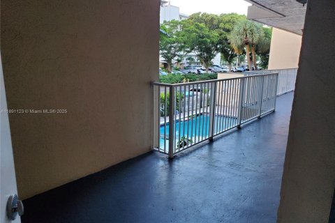 Copropriété à louer à Hallandale Beach, Floride: 1 chambre, 65.5 m2 № 1944523 - photo 9