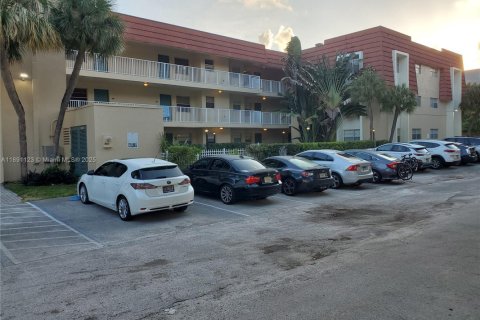 Copropriété à louer à Hallandale Beach, Floride: 1 chambre, 65.5 m2 № 1944523 - photo 15