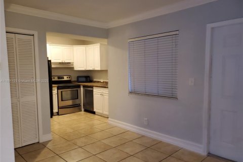 Copropriété à louer à Hallandale Beach, Floride: 1 chambre, 65.5 m2 № 1944523 - photo 2