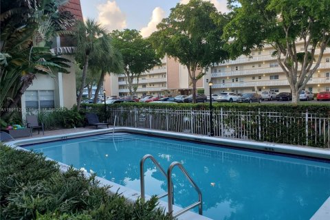 Copropriété à louer à Hallandale Beach, Floride: 1 chambre, 65.5 m2 № 1944523 - photo 14