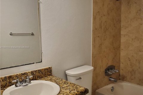Copropriété à louer à Hallandale Beach, Floride: 1 chambre, 65.5 m2 № 1944523 - photo 7