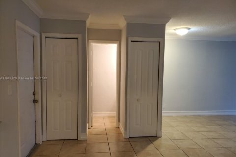 Copropriété à louer à Hallandale Beach, Floride: 1 chambre, 65.5 m2 № 1944523 - photo 3