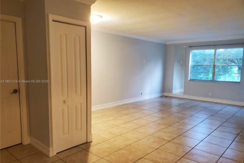 Copropriété à louer à Hallandale Beach, Floride: 1 chambre, 65.5 m2 № 1944523 - photo 1