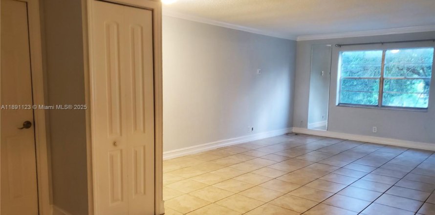Condo à Hallandale Beach, Floride, 1 chambre  № 1944523