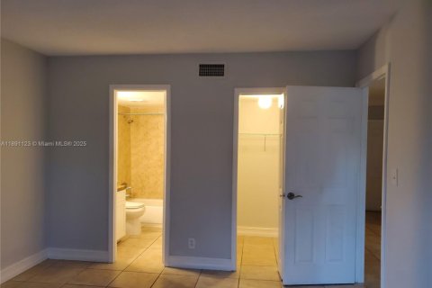 Copropriété à louer à Hallandale Beach, Floride: 1 chambre, 65.5 m2 № 1944523 - photo 6
