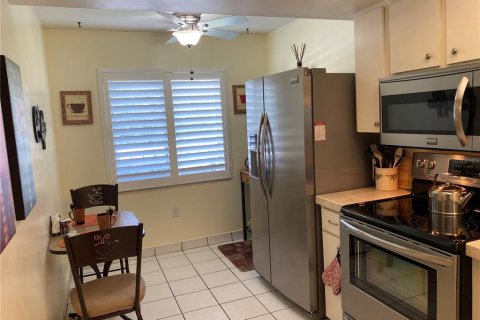 Condo in Bradenton, Florida, 2 bedrooms  № 2113205 - photo 9