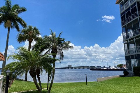 Condo in Bradenton, Florida, 2 bedrooms  № 2113205
