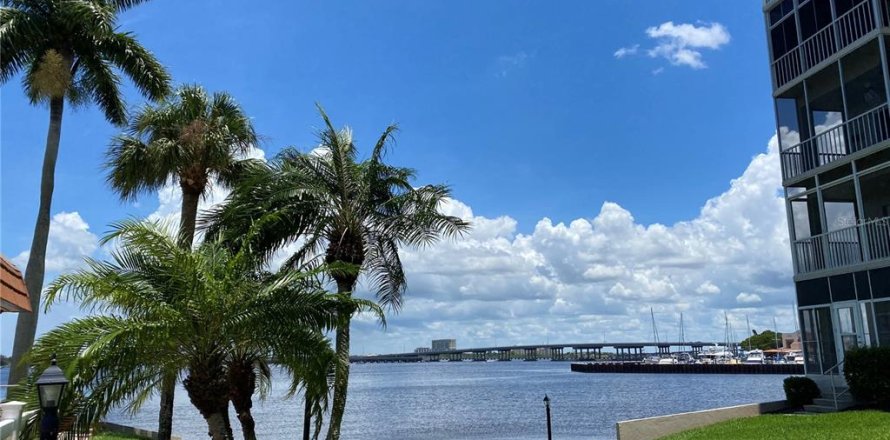 Condo in Bradenton, Florida, 2 bedrooms  № 2113205