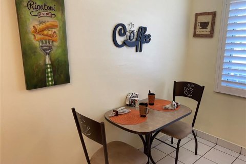Condo in Bradenton, Florida, 2 bedrooms  № 2113205 - photo 11