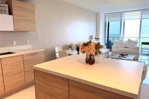 Condo in North Miami Beach, Florida, 2 bedrooms  № 1953128 - photo 21