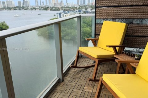 Condo in North Miami Beach, Florida, 2 bedrooms  № 1953128 - photo 8