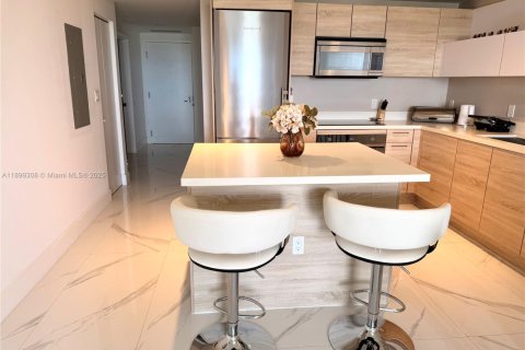 Condo in North Miami Beach, Florida, 2 bedrooms  № 1953128 - photo 20