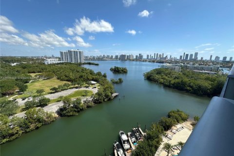 Condo in North Miami Beach, Florida, 2 bedrooms  № 1953128 - photo 12