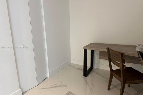 Condo in North Miami Beach, Florida, 2 bedrooms  № 1953128 - photo 29