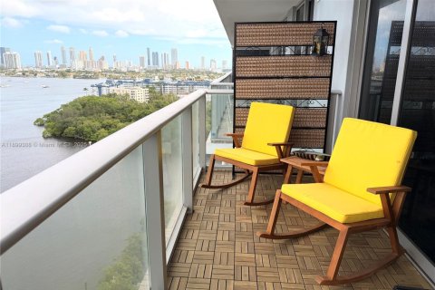Condo in North Miami Beach, Florida, 2 bedrooms  № 1953128 - photo 2
