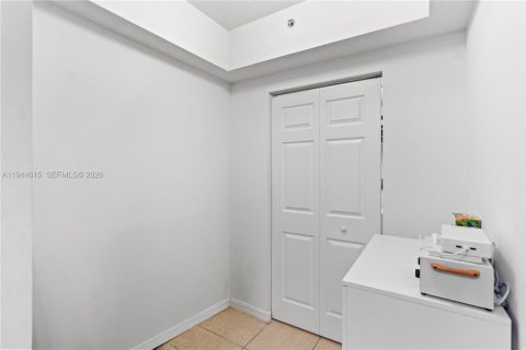 Купить кондоминиум в Майами, Флорида 1 спальня, 69.12м2, № 2088974 - фото 20
