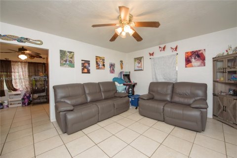 Casa en venta en Homestead, Florida, 2 dormitorios, 80.27 m2 № 1798879 - foto 2