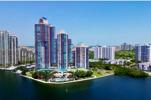 Кондоминиум с 2 спальнями в Авентура, Флорида № 2032216