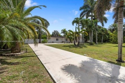 House in Miami, Florida 4 bedrooms, 170.66 sq.m. № 1794736 - photo 5