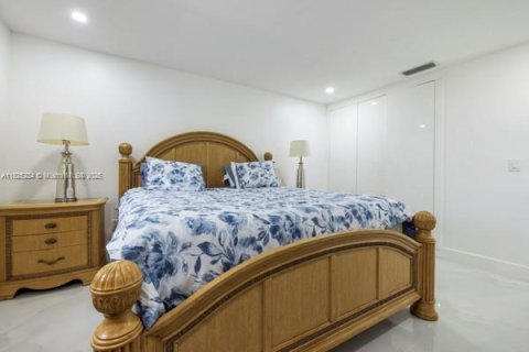 House in Miami, Florida 4 bedrooms, 170.66 sq.m. № 1794736 - photo 29