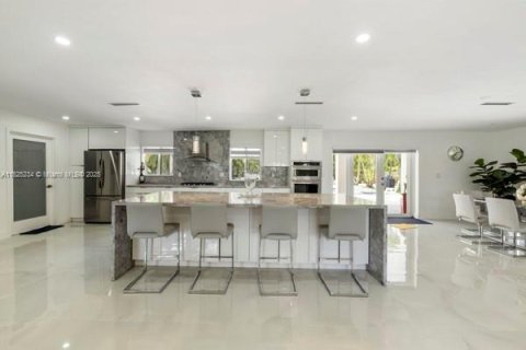 House in Miami, Florida 4 bedrooms, 170.66 sq.m. № 1794736 - photo 15