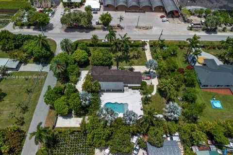 House in Miami, Florida 4 bedrooms, 170.66 sq.m. № 1794736 - photo 9