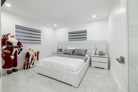 House in Miami, Florida 4 bedrooms, 170.66 sq.m. № 1794736 - photo 30