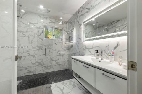 House in Miami, Florida 4 bedrooms, 170.66 sq.m. № 1794736 - photo 25