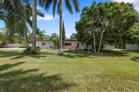 House in Miami, Florida 4 bedrooms, 170.66 sq.m. № 1794736 - photo 6