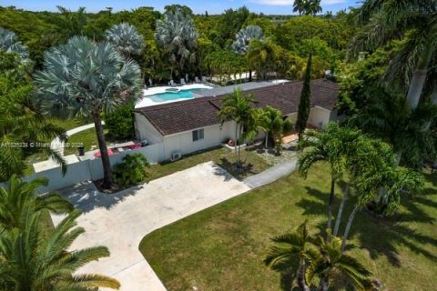 House in Miami, Florida 4 bedrooms, 170.66 sq.m. № 1794736 - photo 4