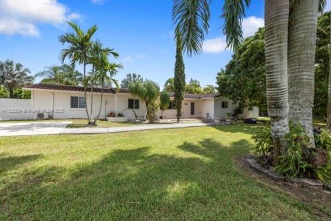 House in Miami, Florida 4 bedrooms, 170.66 sq.m. № 1794736 - photo 3