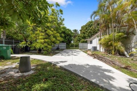 House in Miami, Florida 4 bedrooms, 170.66 sq.m. № 1794736 - photo 12