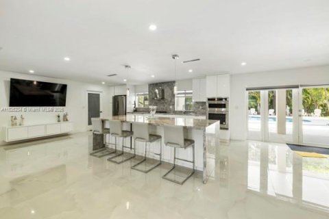 House in Miami, Florida 4 bedrooms, 170.66 sq.m. № 1794736 - photo 14