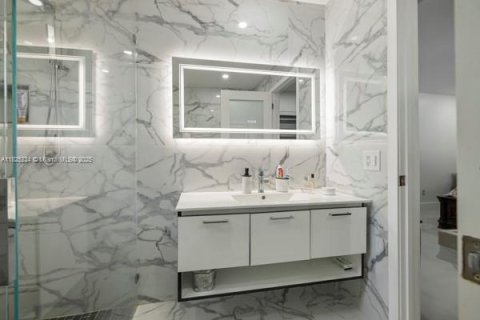 House in Miami, Florida 4 bedrooms, 170.66 sq.m. № 1794736 - photo 26