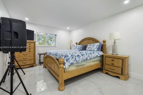 House in Miami, Florida 4 bedrooms, 170.66 sq.m. № 1794736 - photo 28