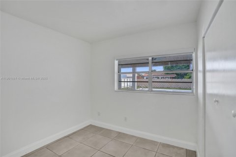 Casa en alquiler en Hialeah, Florida, 5 dormitorios, 235.97 m2 № 1953463 - foto 21