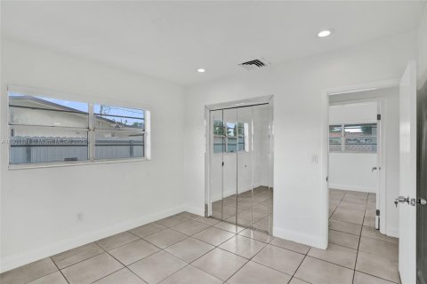 Casa en alquiler en Hialeah, Florida, 5 dormitorios, 235.97 m2 № 1953463 - foto 28