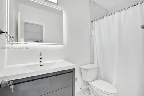 Casa en alquiler en Hialeah, Florida, 5 dormitorios, 235.97 m2 № 1953463 - foto 29