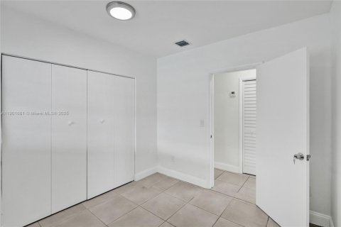 Casa en alquiler en Hialeah, Florida, 5 dormitorios, 235.97 m2 № 1953463 - foto 22