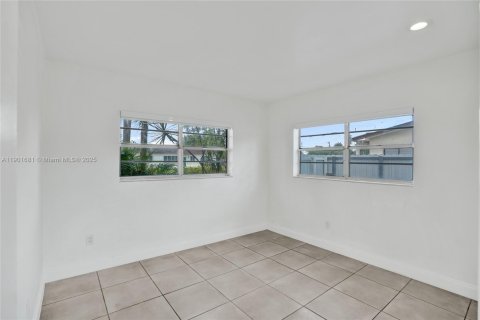 Casa en alquiler en Hialeah, Florida, 5 dormitorios, 235.97 m2 № 1953463 - foto 25