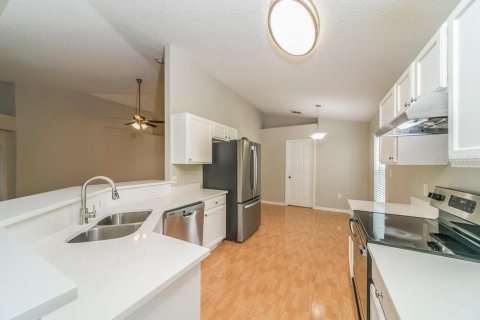 Villa ou maison à louer à Kissimmee, Floride: 3 chambres, 174.1 m2 № 2386791 - photo 6