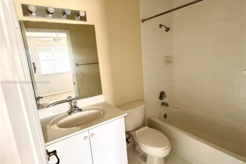 Townhouse in Sunrise, Florida 2 bedrooms, 139.17 sq.m. № 1794311 - photo 16