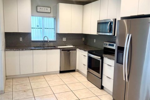 Townhouse in Sunrise, Florida 2 bedrooms, 139.17 sq.m. № 1794311 - photo 7