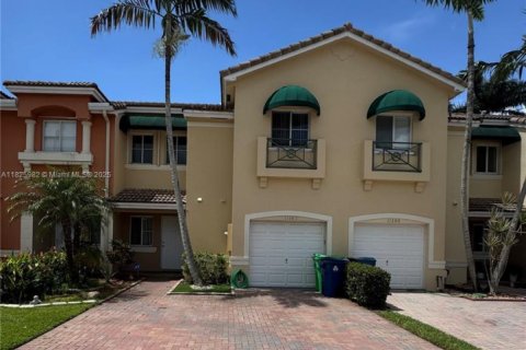 Townhouse in Sunrise, Florida 2 bedrooms, 139.17 sq.m. № 1794311 - photo 2