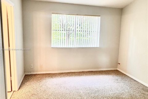 Townhouse in Sunrise, Florida 2 bedrooms, 139.17 sq.m. № 1794311 - photo 11