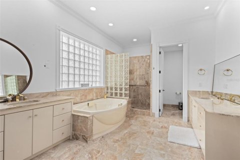 House in Longboat Key, Florida 5 bedrooms, 519.88 sq.m. № 1436221 - photo 18