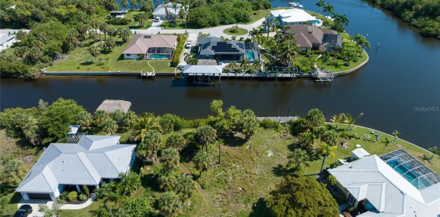 Terreno en Port Charlotte, Florida № 2210972