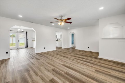 House in Edgewater, Florida 3 bedrooms, 139.35 sq.m. № 1900410 - photo 12